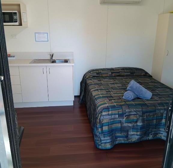 스탠다드 스튜디오, Mt Isa Caravan Park