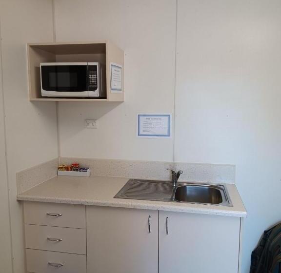 스탠다드 스튜디오, Mt Isa Caravan Park