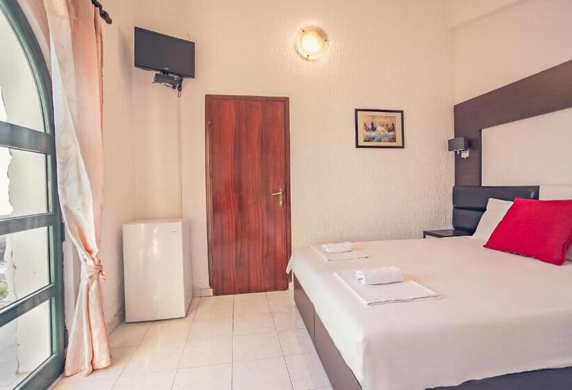 اتاق راحتی سه تخته, David Apartments And Rooms