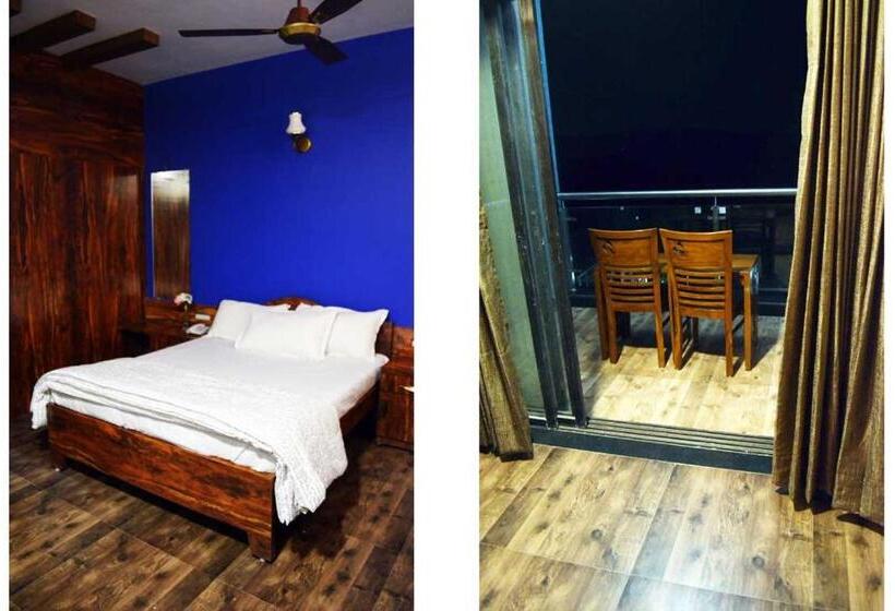 Номер Стандарт с Балконом, Nirvana Inn