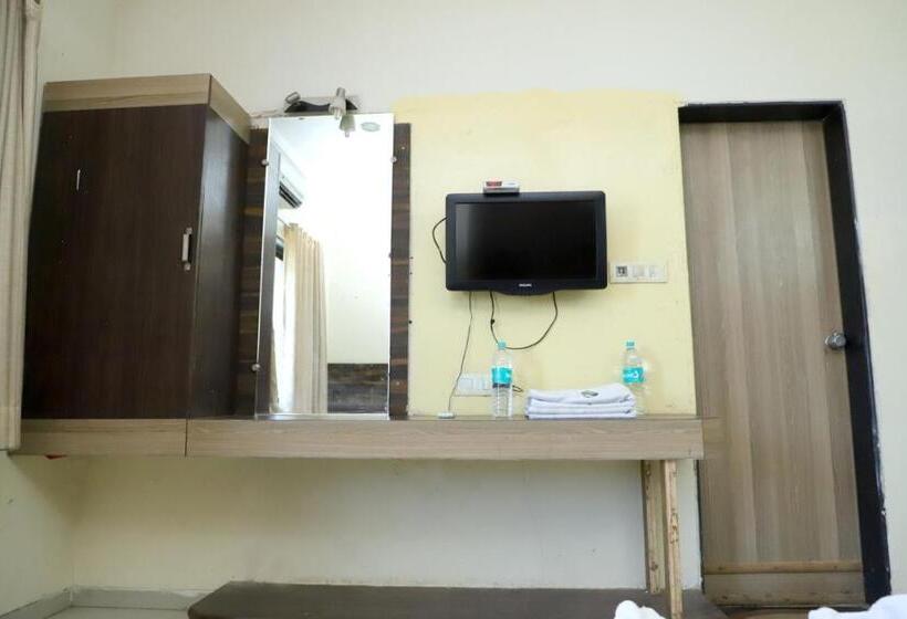 Номер Deluxe, S P Inn