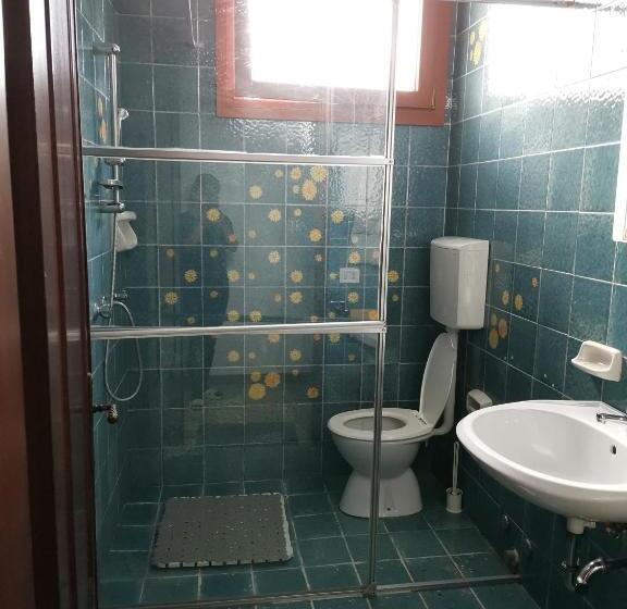 标准间, Summer S House
