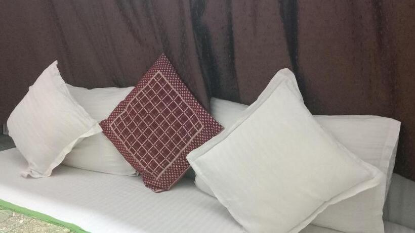 Номер Deluxe, Bhadu