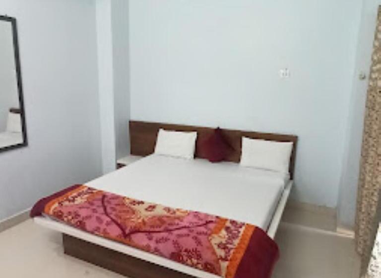 Номер Deluxe, Adiraj Palace And Lodging, Shani Shingnapur