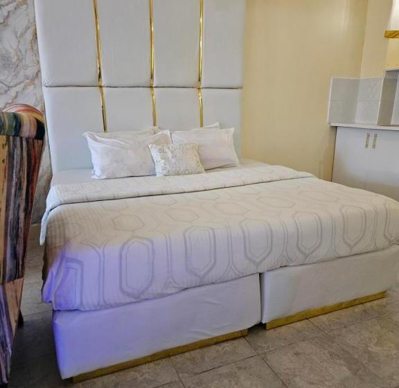 استودیوی لوکس, Airport Studio Apartments Jkia