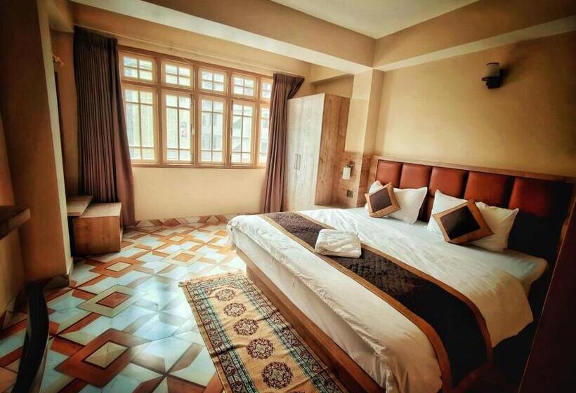 豪华三人间, Broz Nazom Retreat Gangtok