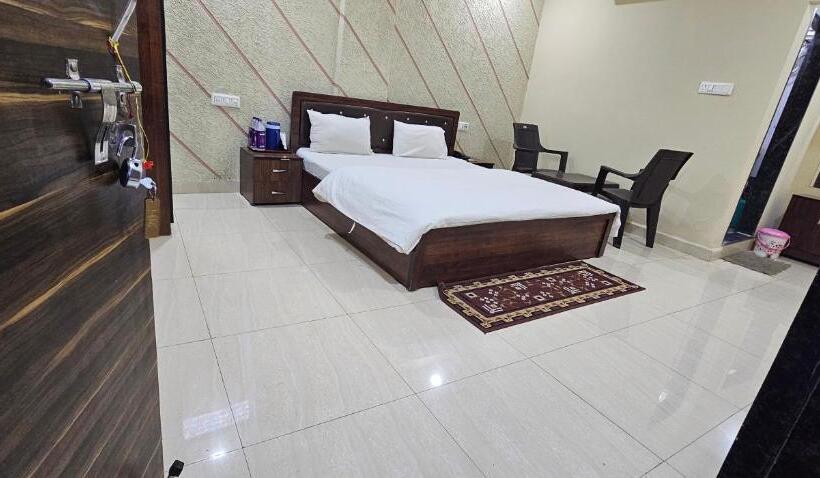 デラックスルーム, Shikhar Palace