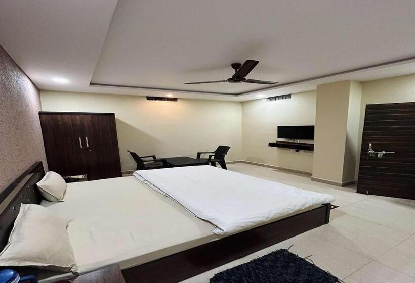 デラックスルーム, Shikhar Palace