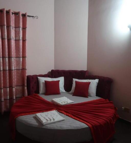 اتاق استاندارد سه نفره, Airport Villa D 87