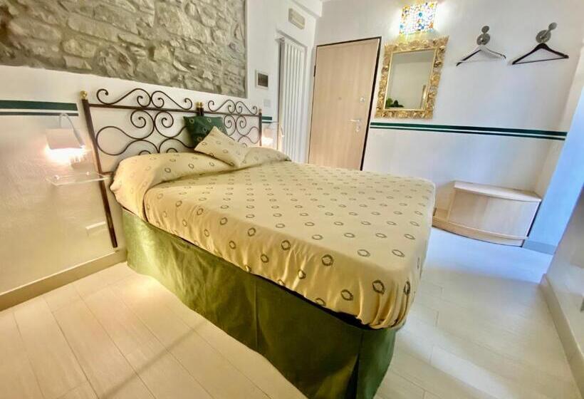 Superior Room with Terrace, The Manarola Main Plaza