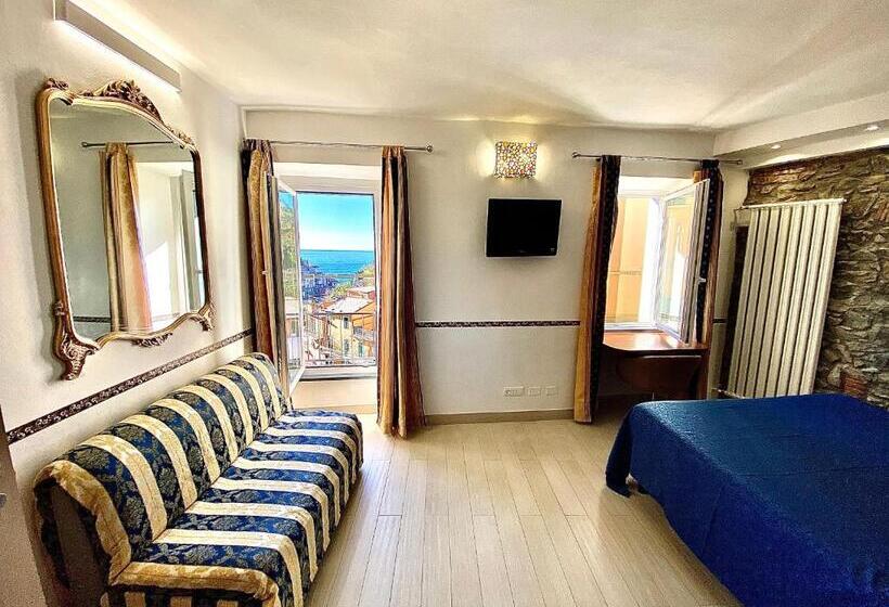 اتاق استاندارد چهار تخته با چشم‌انداز دریا, The Manarola Main Plaza