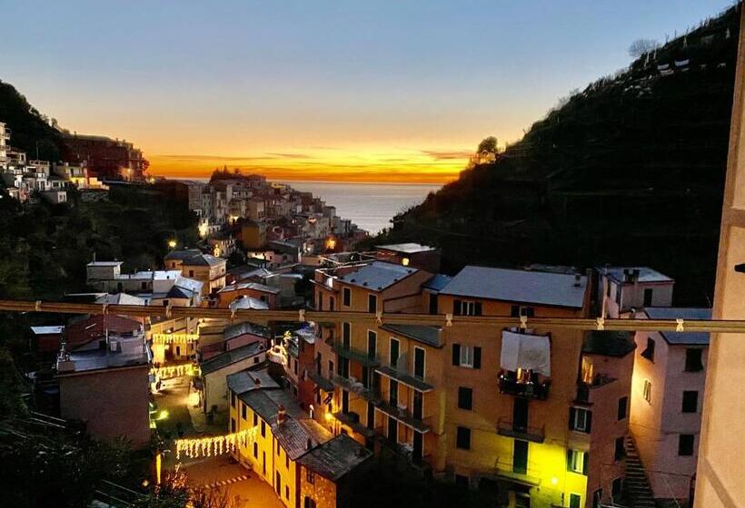اتاق استاندارد چهار تخته با چشم‌انداز دریا, The Manarola Main Plaza