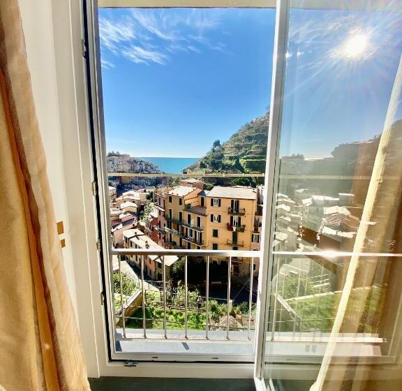 اتاق سه نفره سوپریور با چشم‌انداز دریا, The Manarola Main Plaza