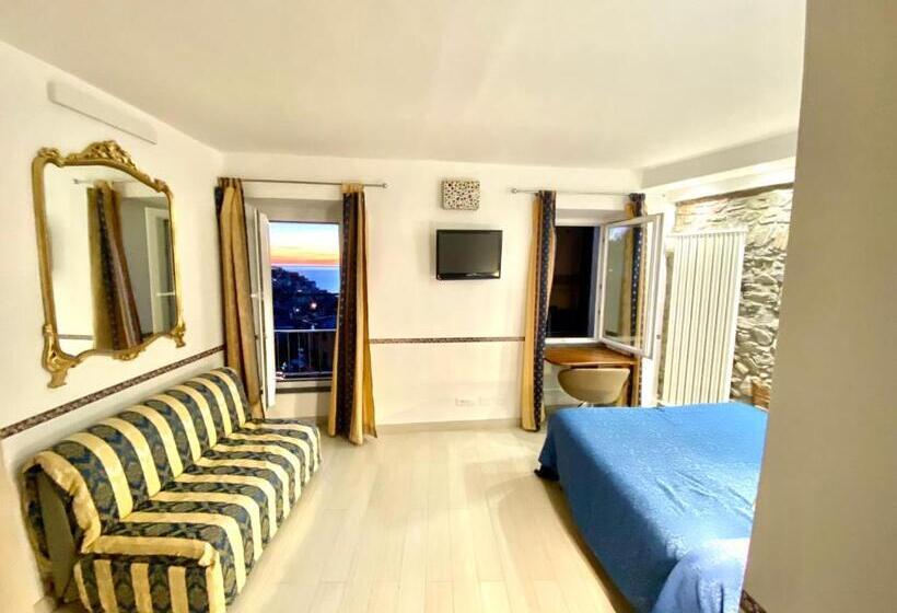 اتاق استاندارد چهار تخته با چشم‌انداز دریا, The Manarola Main Plaza