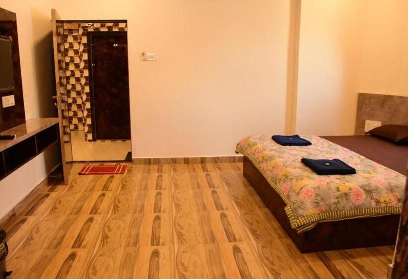 Номер Deluxe, Suyog Hotel,matheran