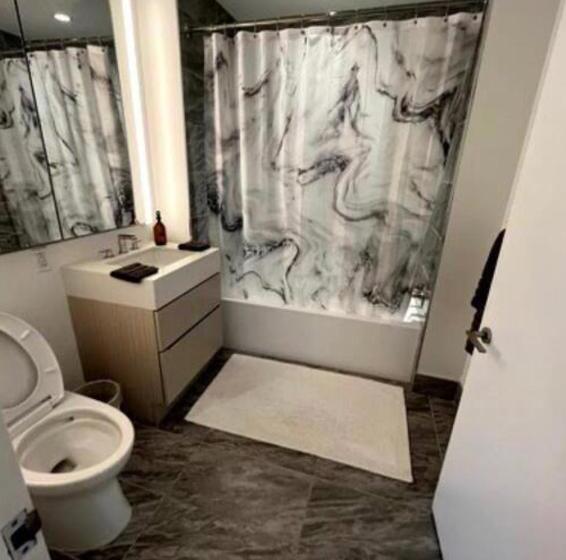 침실 3개 아파트, Time Square Condos
