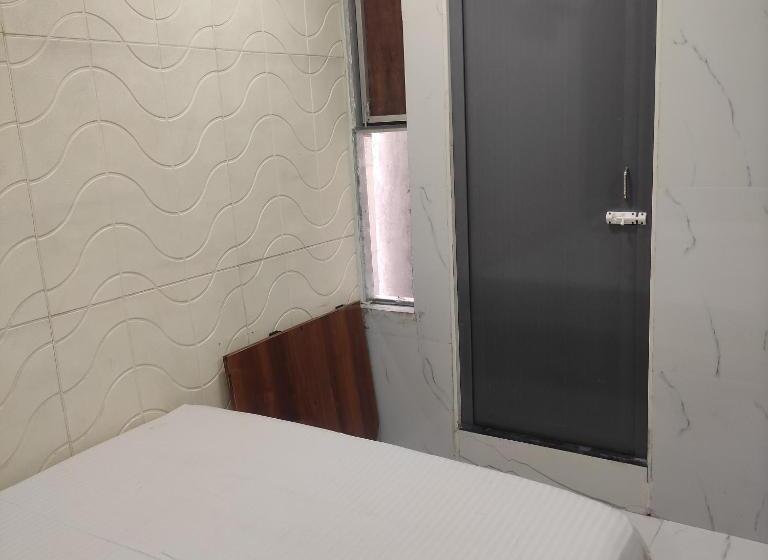 Семейный Номер, Hyton Grand Kilambakkam