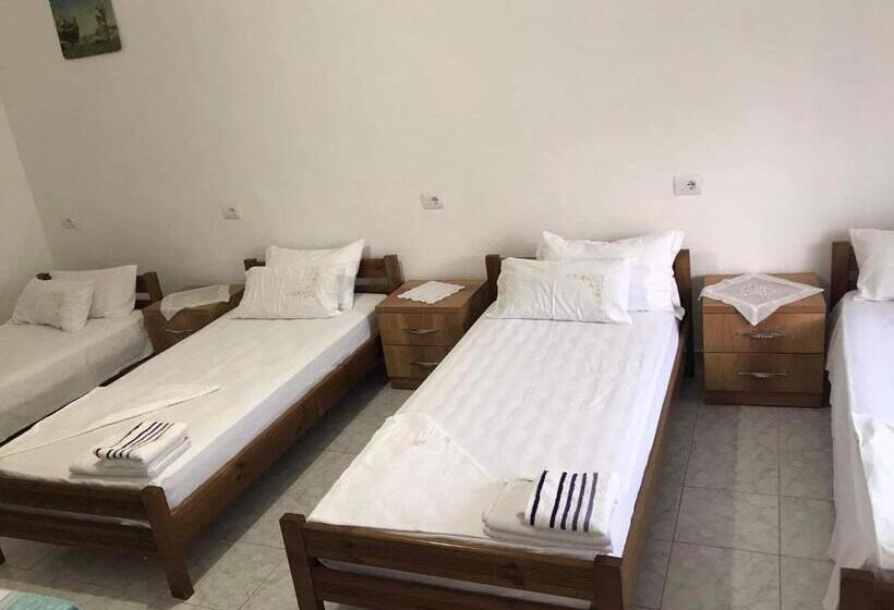 تختخواب در اتاق مشترک, Hostel Xarba