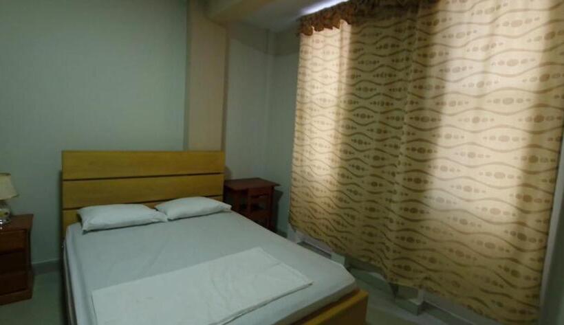 Quarto Familiar, Moore Iquitos