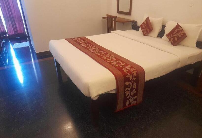Трехместный Номер Классика, Oyo Orange Resort Ecr