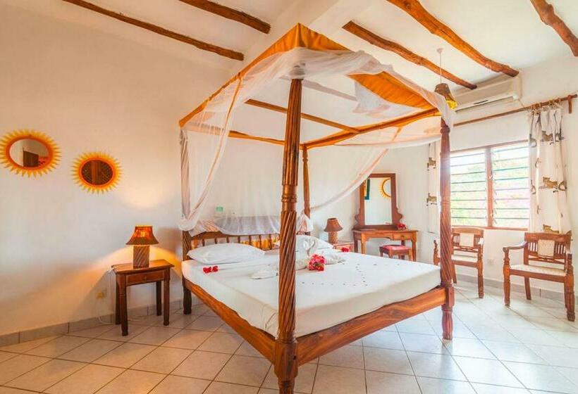 اتاق سوپریور با بالکن, Lily Palm Resort