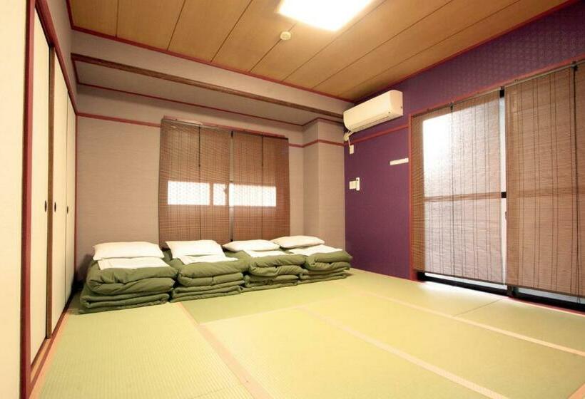 标准三人间共用浴室, Toyotaya Hostel