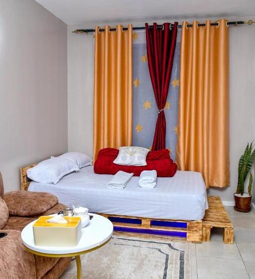 اتاق اکونومی, Jojovial Homes