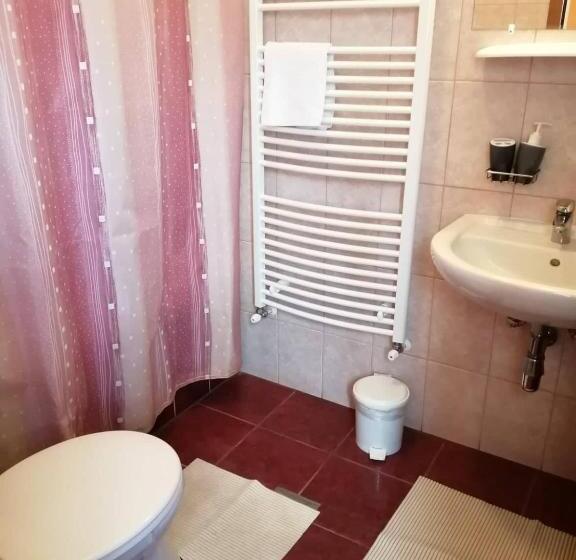 Номер Стандарт Трехместный, Vár Liget Vendégház