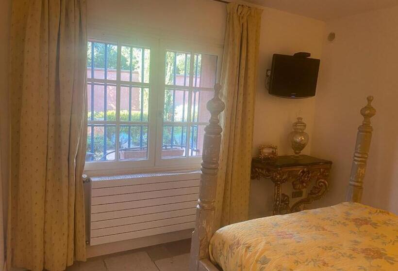 Номер Стандарт Вид на Сад, L’hacienda Francesa