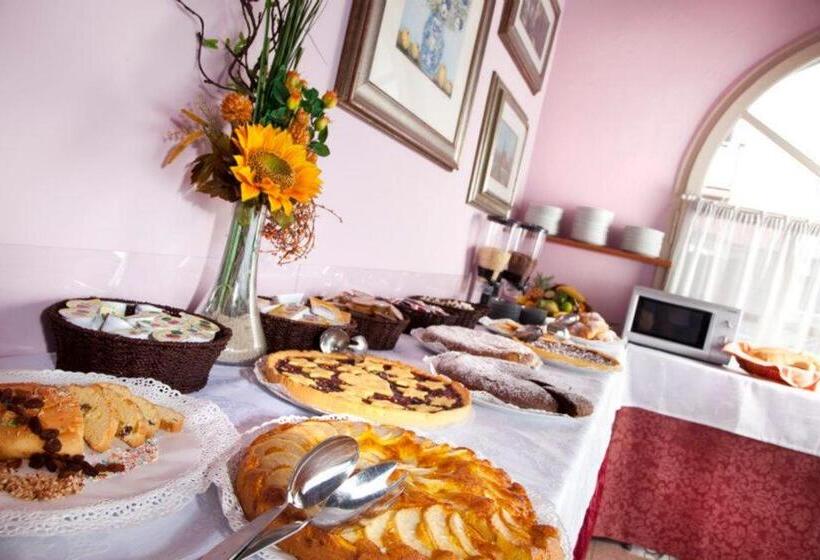 اتاق استاندارد سه نفره, My Home