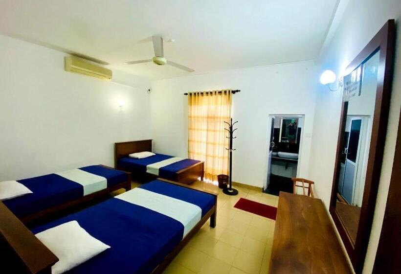 اتاق راحتی سه تخته, Punchi Walawwa Holiday Bungalow