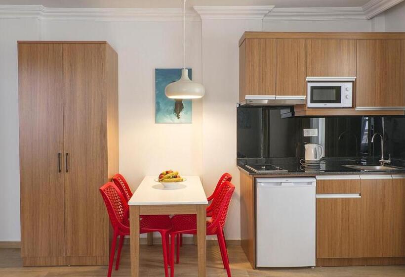 Apartamento 1 Dormitório com Sacada, Comfort Apart