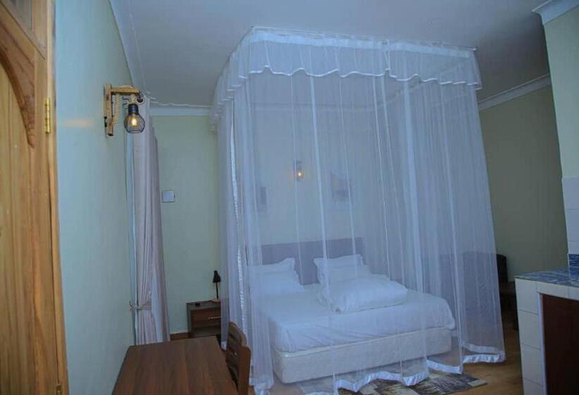 سوییت لوکس, Mt. Rwenzori Golf Resort & Spa