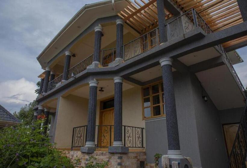 سوییت لوکس, Mt. Rwenzori Golf Resort & Spa