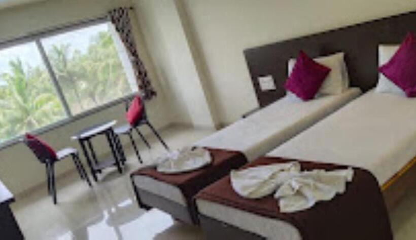 Номер Deluxe, The Hotel Relax , Kankavli