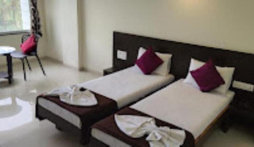 Quarto Estandar, The Hotel Relax , Kankavli