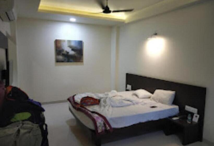 Номер Economy, The Hotel Relax , Kankavli