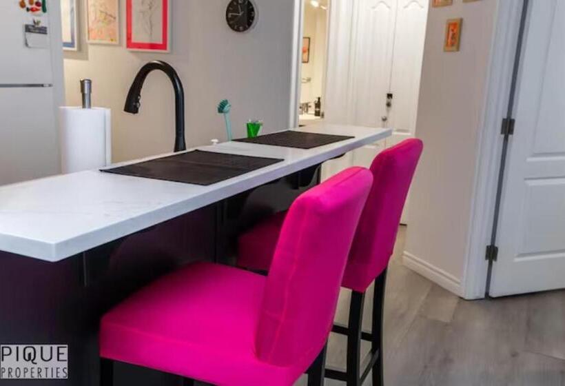Apartamento 2 Dormitórios, The Neon Palace   Kingbed   Fireplace   Netflix   Ug Park