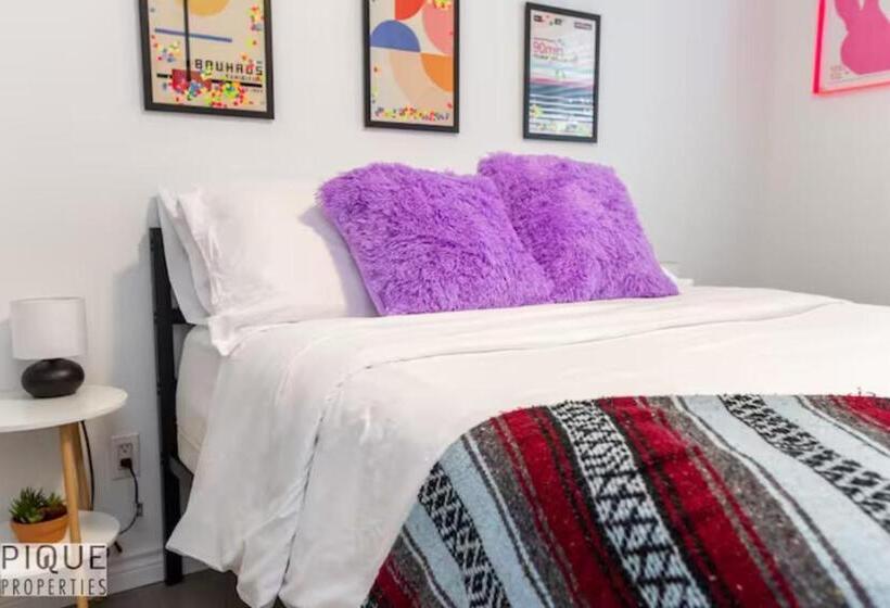 Apartamento 2 Dormitórios, The Neon Palace   Kingbed   Fireplace   Netflix   Ug Park
