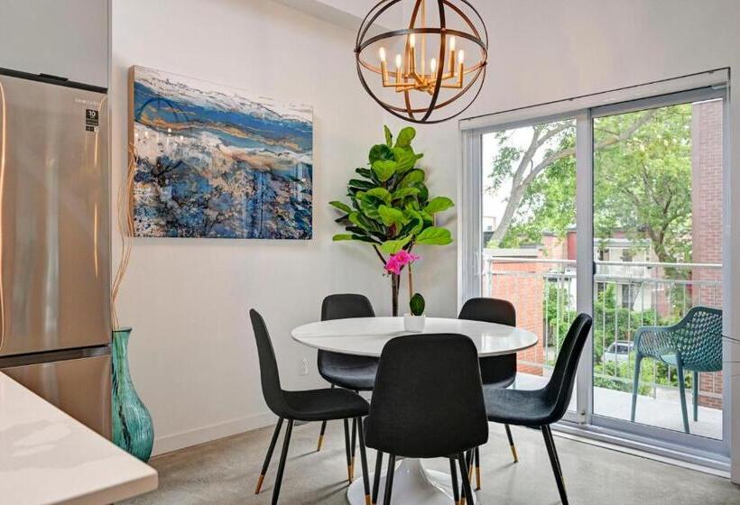1 Bedroom Penthouse Apartment, Tripmontreal 301
