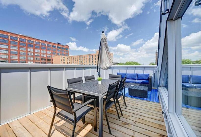 1 Bedroom Penthouse Apartment, Tripmontreal 301