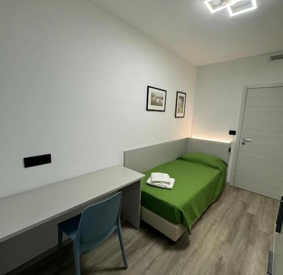 اتاق استاندارد یک تخته با سرویس بهداشتی مشترک, Giagi B&b