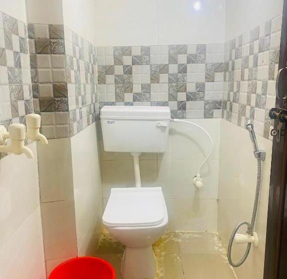 Трехместный Номер Классика, Oyo Flagship Hotel Radhe Radhe Inn
