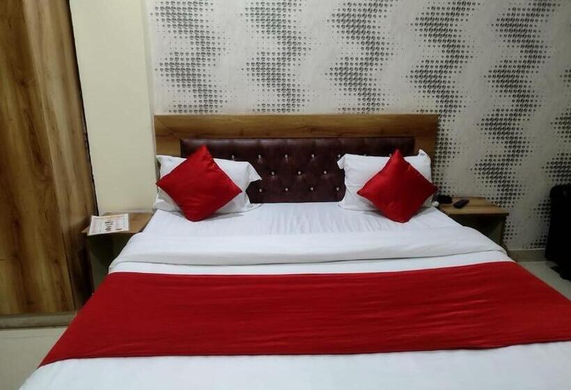 Трехместный Номер Классика, Oyo Flagship Hotel Radhe Radhe Inn
