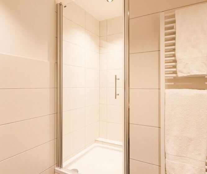 家庭间, Haus Am See B&b