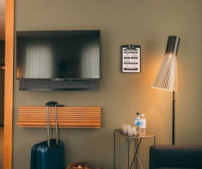 Номер Deluxe, Me And All Hotel Dusseldorf, By Hyatt