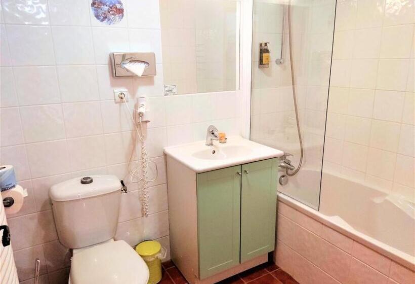 Номер Стандарт с Балконом, Epicéa Lodge Hôtel