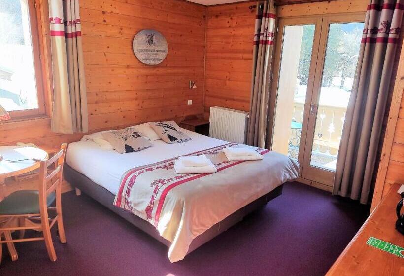 Номер Стандарт с Балконом, Epicéa Lodge Hôtel