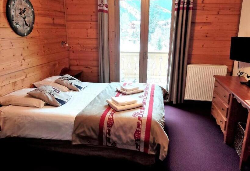 Четырехместный Номер Стандарт с Балконом, Epicéa Lodge Hôtel