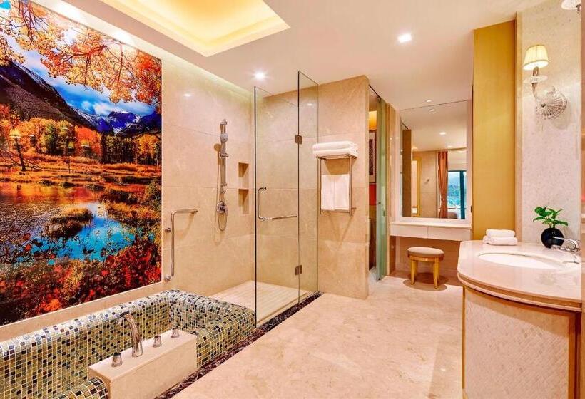 Номер Deluxe Кровать Кинг, Four Points By Sheraton Heyuan Resort